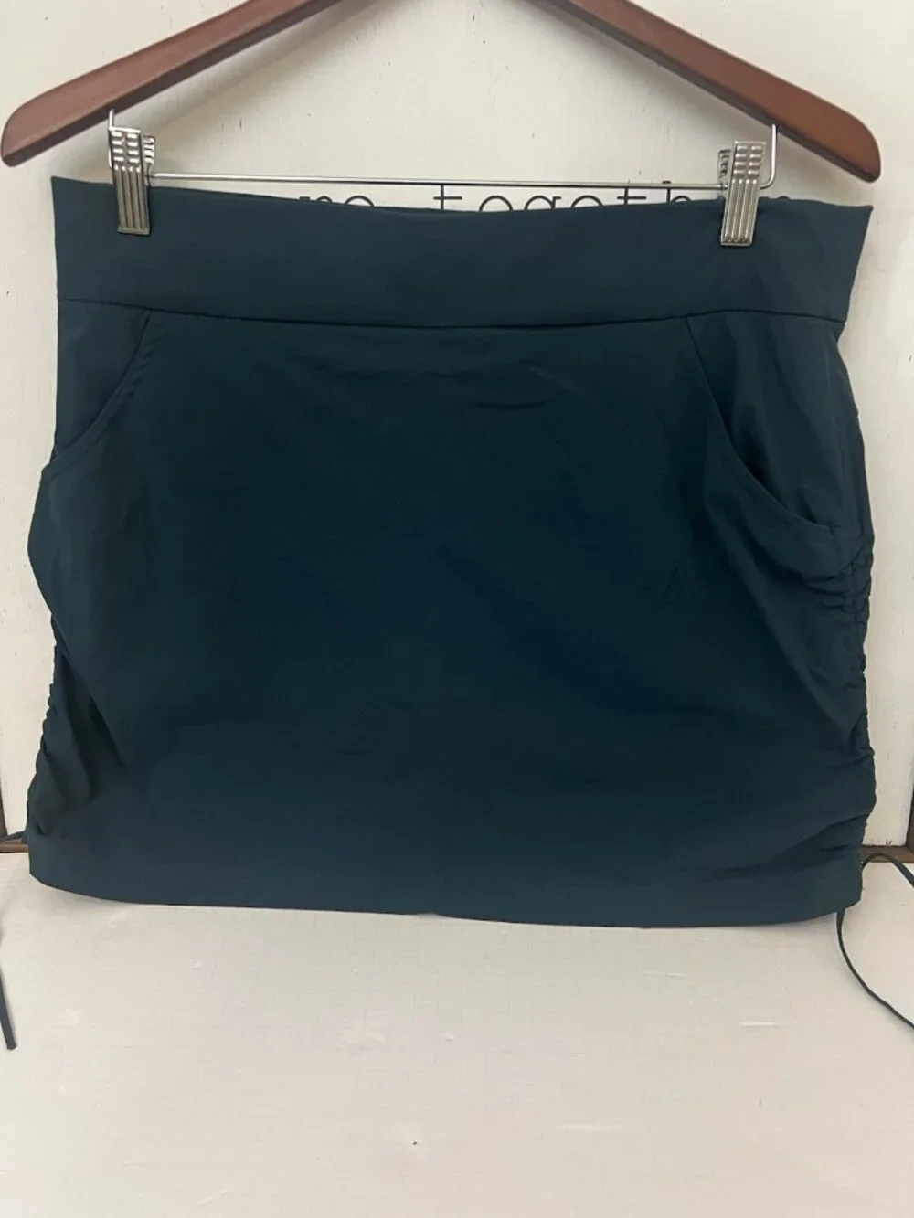 Columbia All Seasons Ruched Skort Large.  B